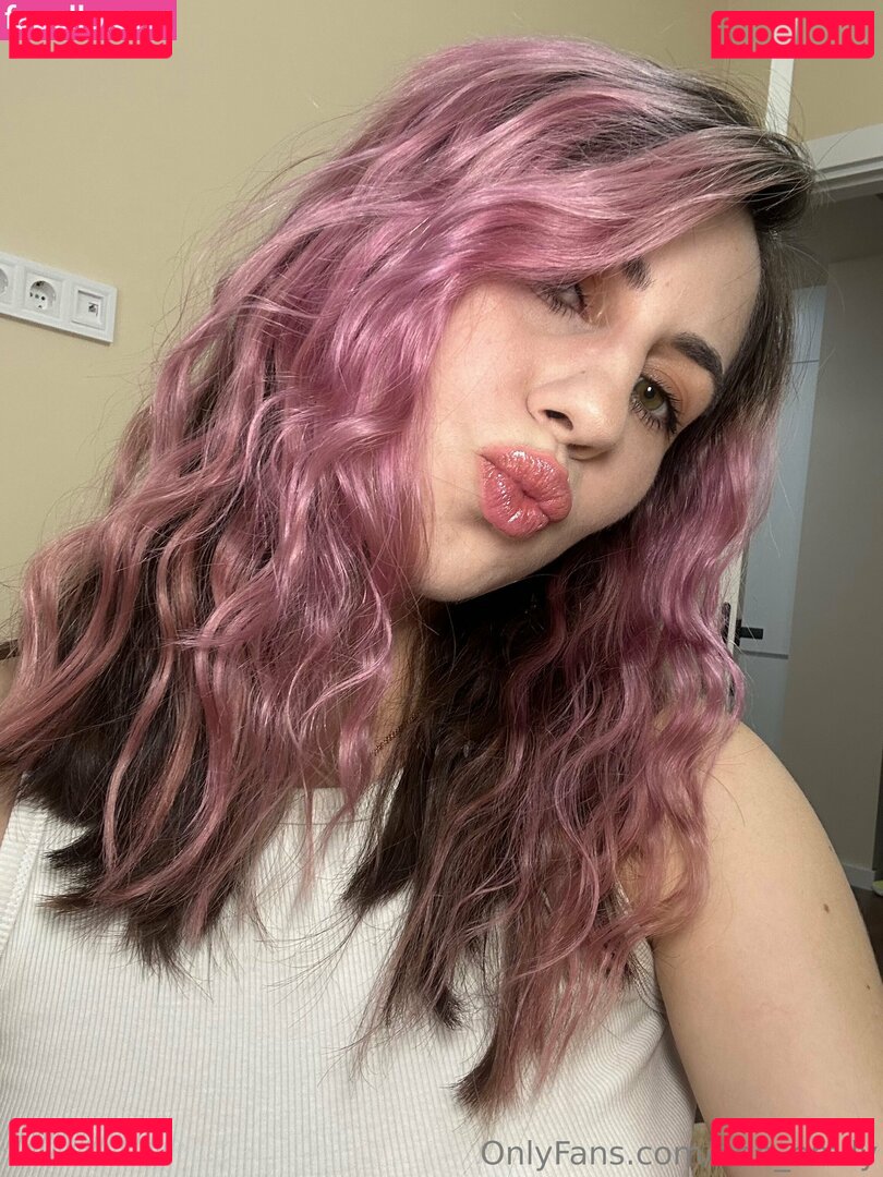 ann_emily / busstywitch Onlyfans Photo Gallery 