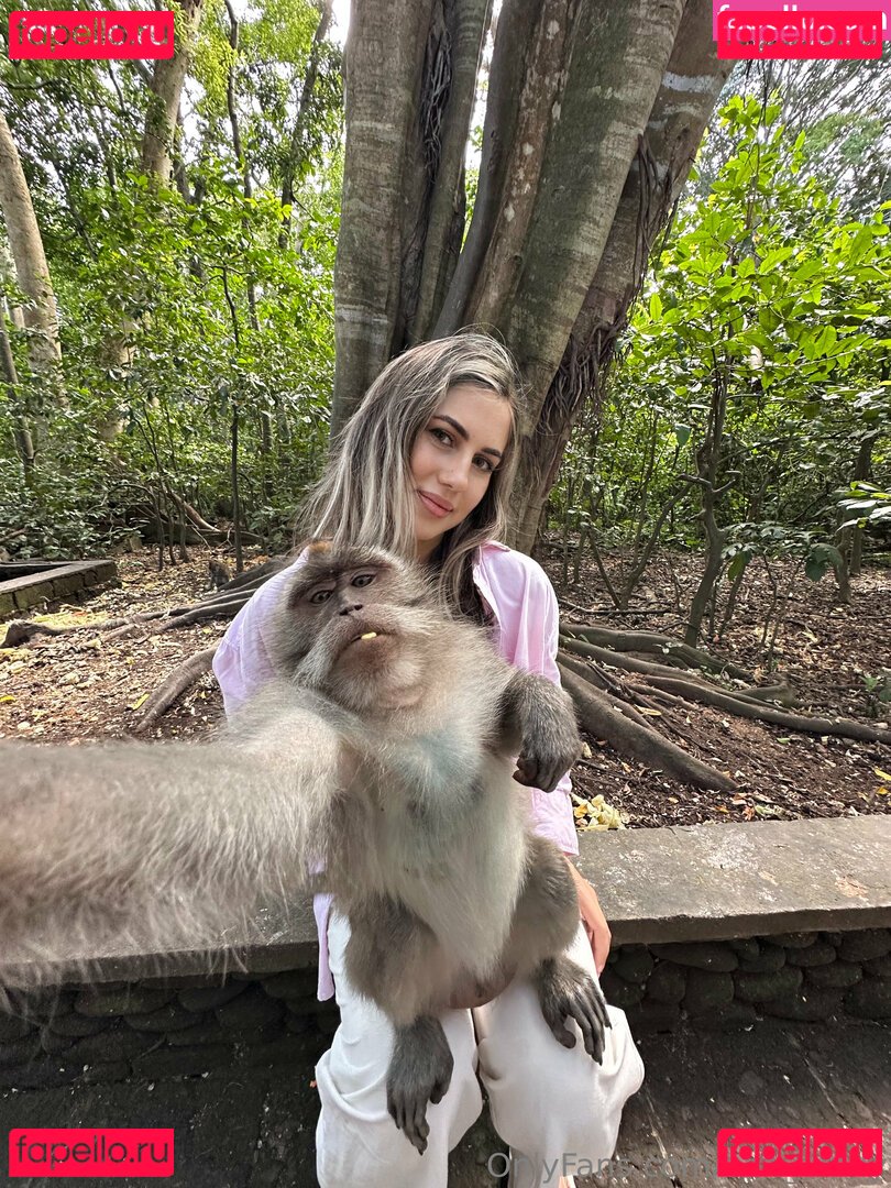 ann_emily / busstywitch Onlyfans Photo Gallery 