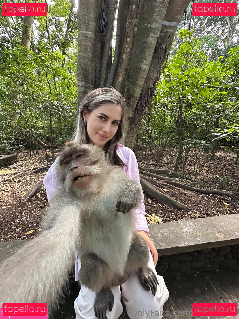 ann_emily / busstywitch Onlyfans Photo Gallery 