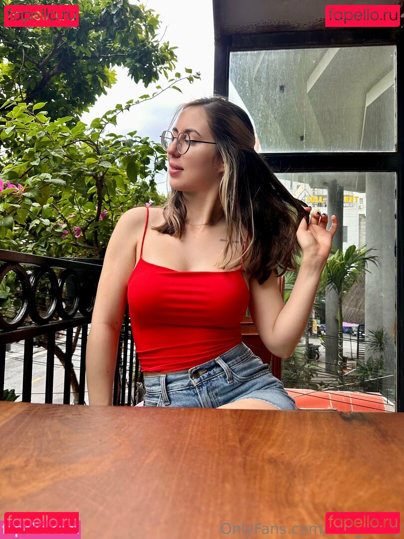 ann_emily / busstywitch Onlyfans Photo Gallery 