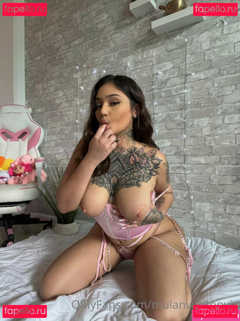 Mulanvuittontv / mulan.vx Onlyfans Photo Gallery 