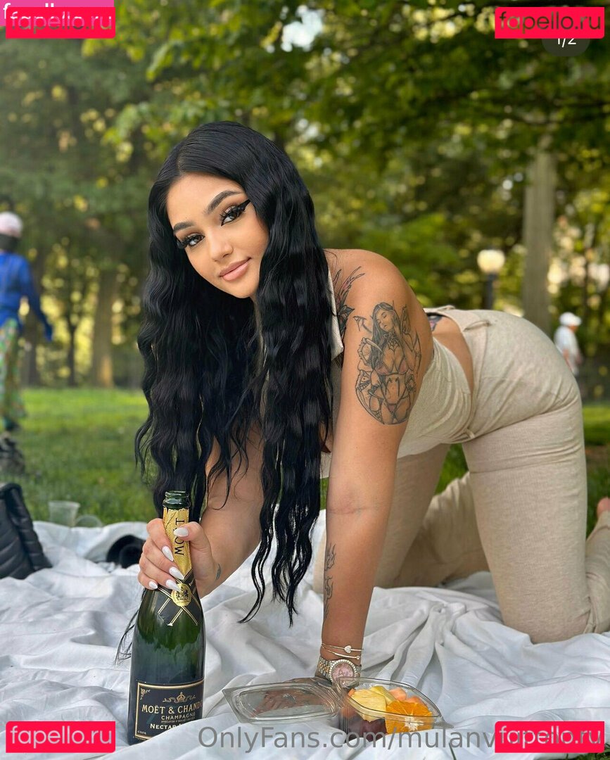 Mulanvuittontv / mulan.vx Onlyfans Photo Gallery 