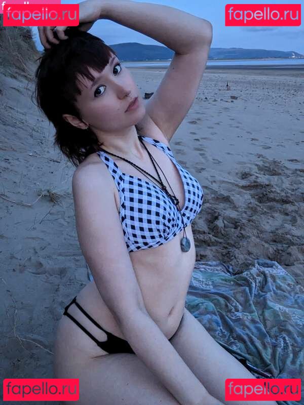 Jen / cryptidjen / jenthepoetrycryptid Onlyfans Photo Gallery 