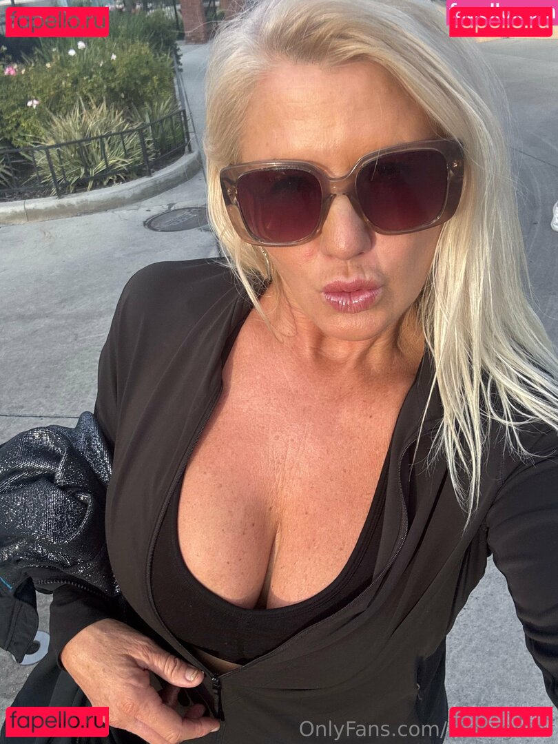 LisaMGreer / lisamichellegreer Onlyfans Photo Gallery 