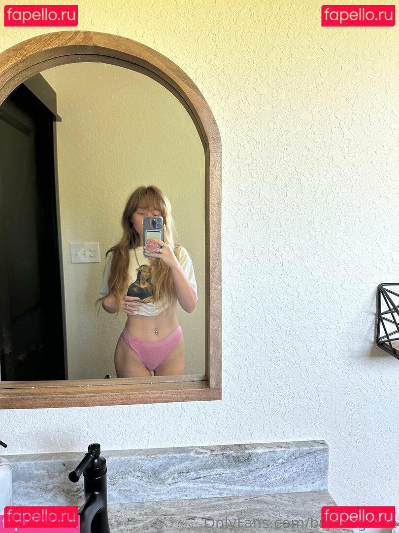 lilliefree / lillyellefree Onlyfans Photo Gallery 