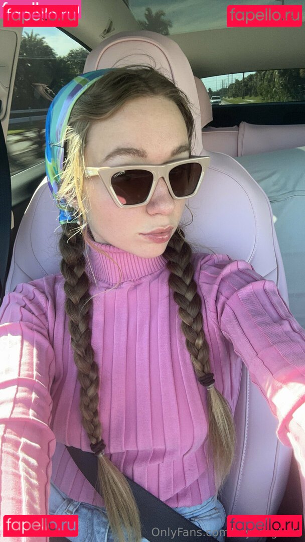 lilliefree / lillyellefree Onlyfans Photo Gallery 