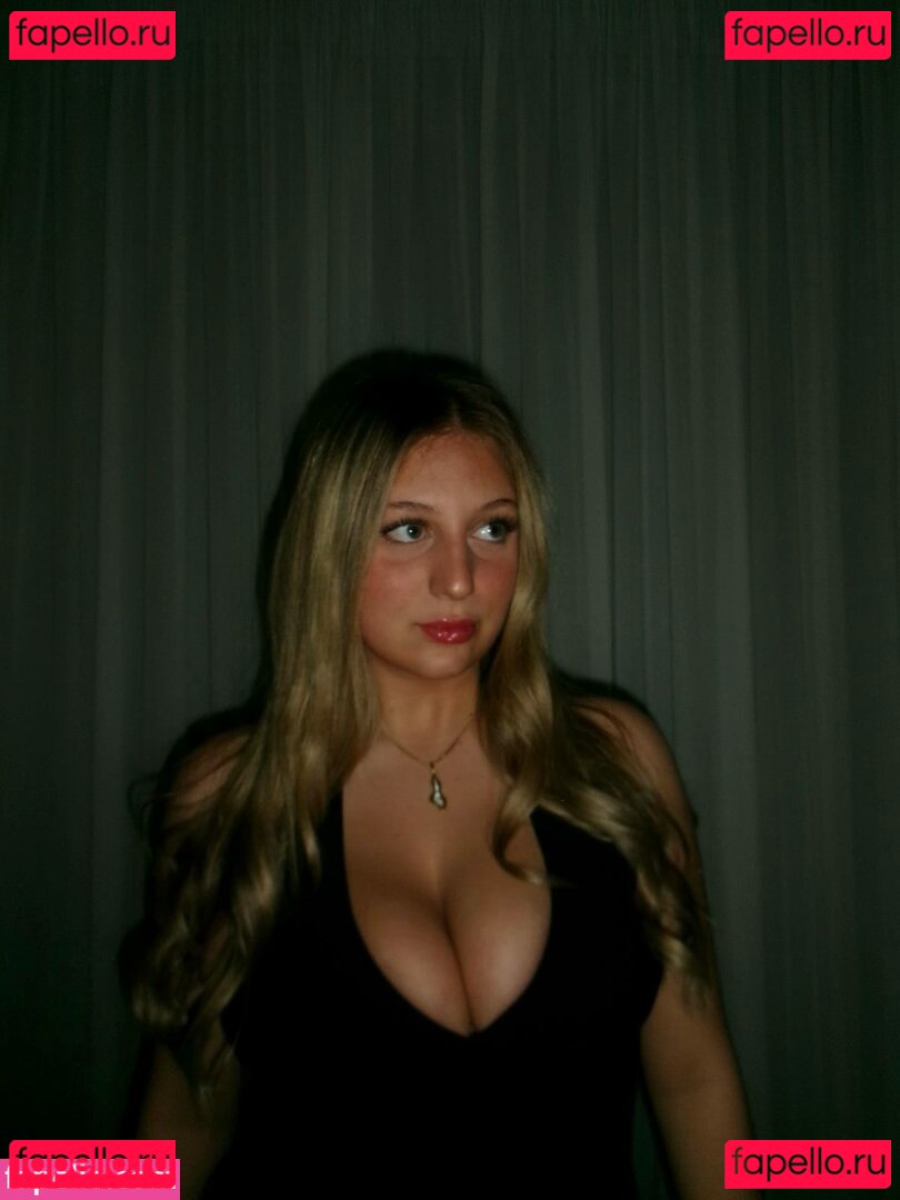 mikalafuente / mikanavon Onlyfans Photo Gallery 