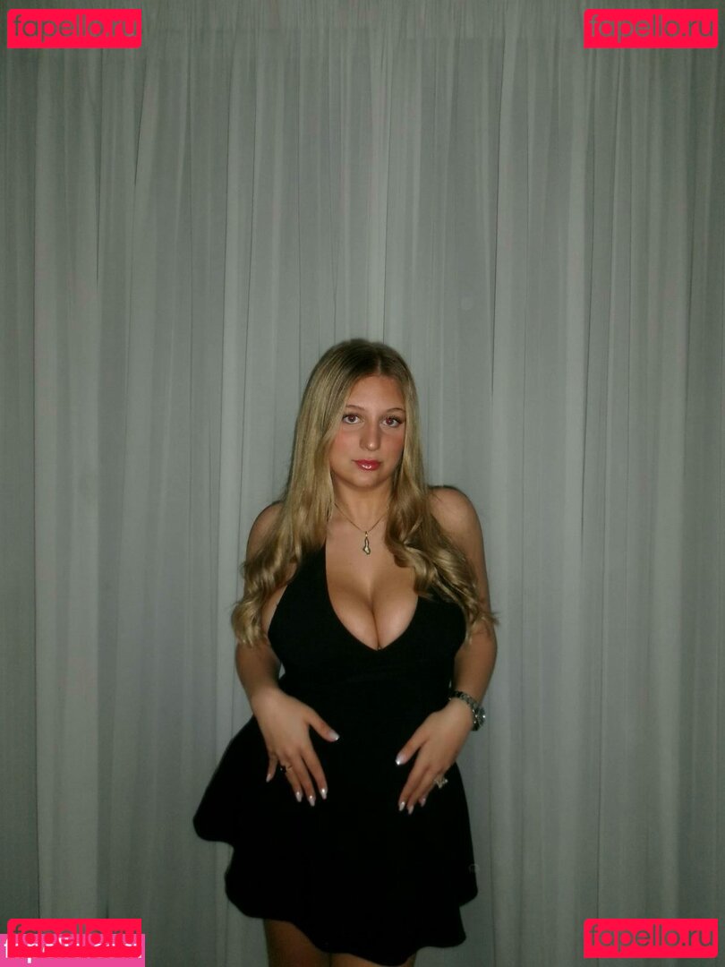 mikalafuente / mikanavon Onlyfans Photo Gallery 