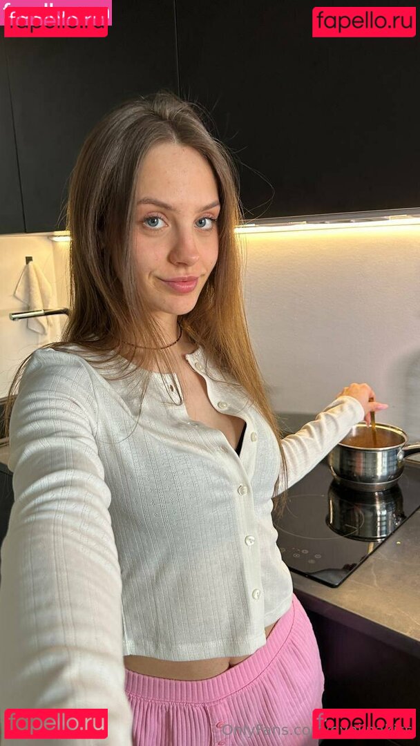 evcheeke / evelinakiss Onlyfans Photo Gallery 