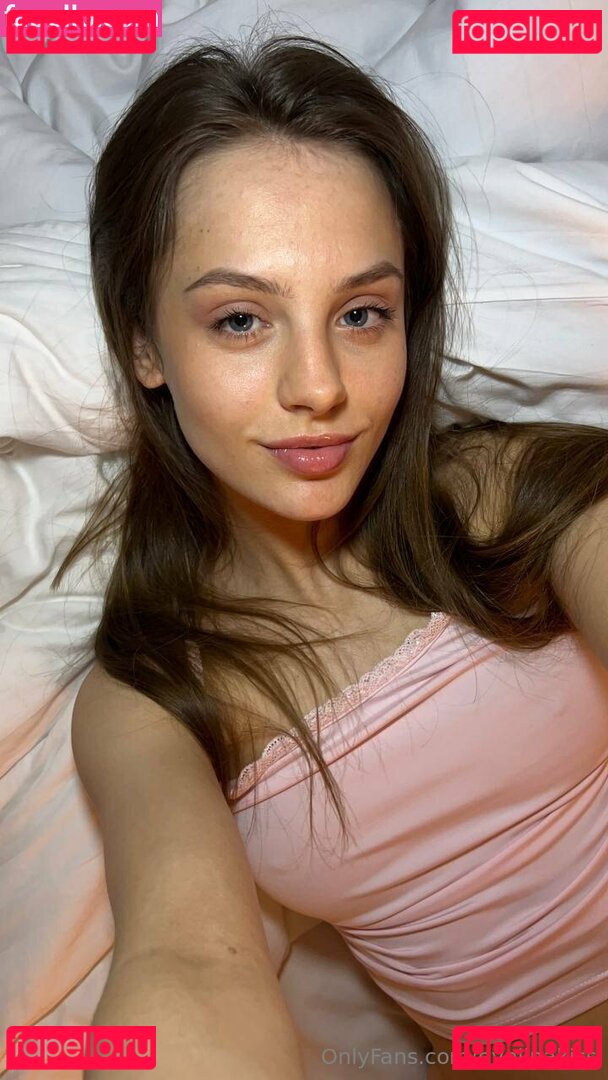 evcheeke / evelinakiss Onlyfans Photo Gallery 