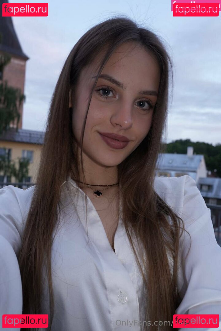 evcheeke / evelinakiss Onlyfans Photo Gallery 