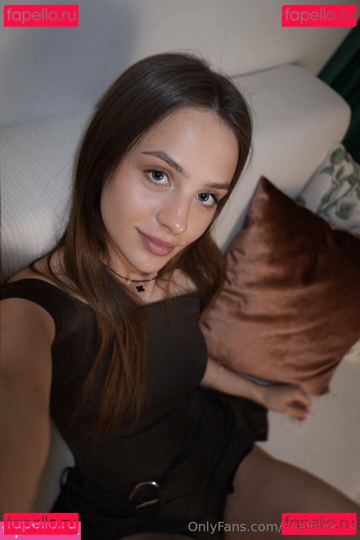evcheeke / evelinakiss Onlyfans Photo Gallery 