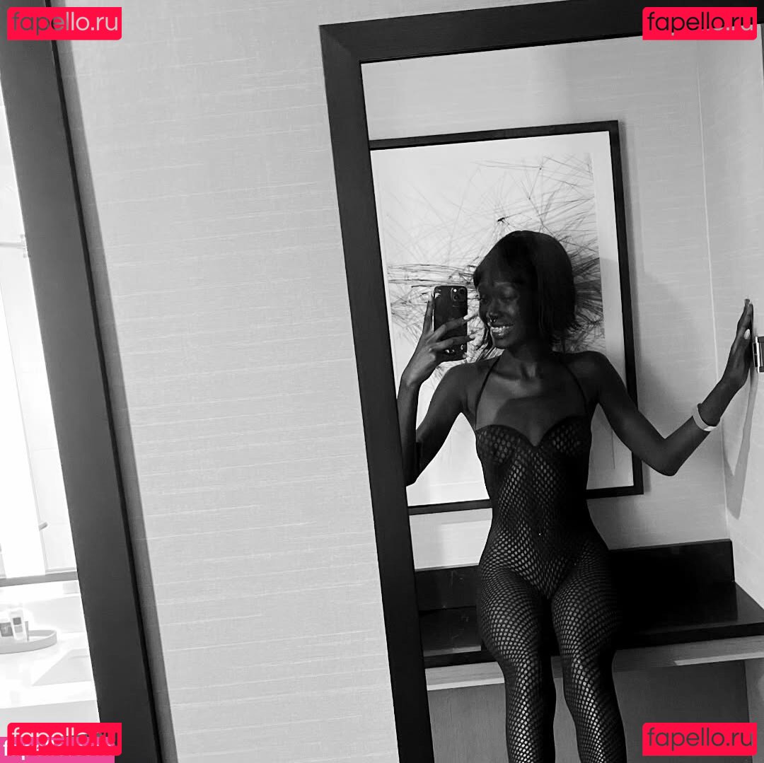 MonaMonhoe / itsmonamonhoe Onlyfans Photo Gallery 