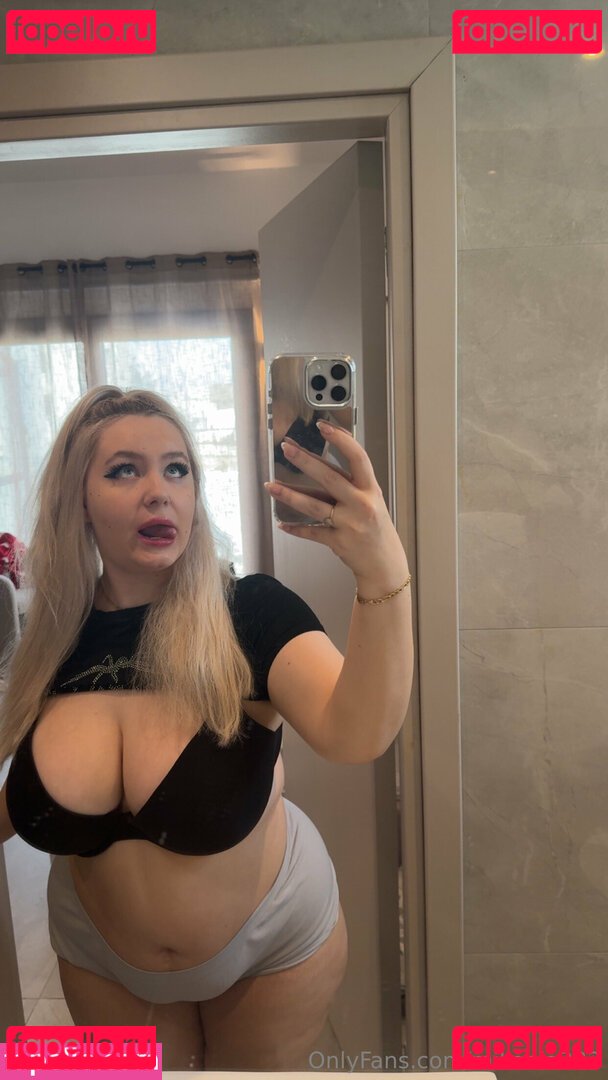 mikaela222 Onlyfans Photo Gallery 