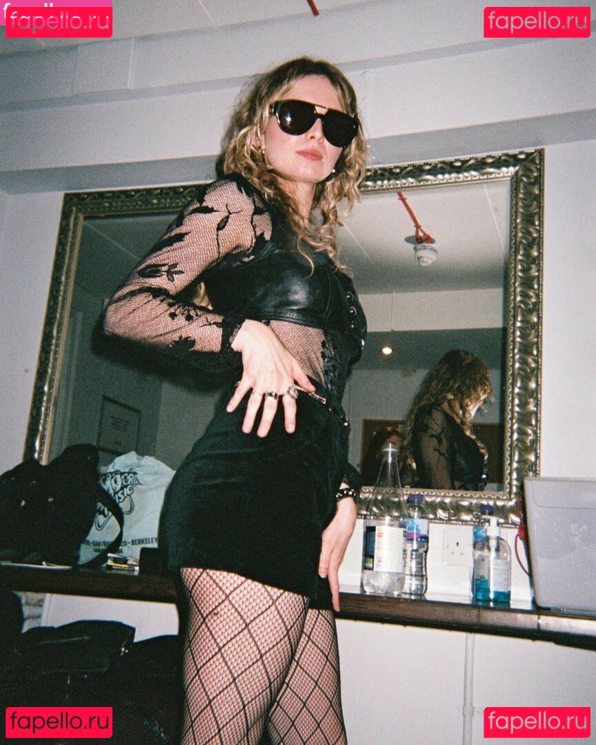 37521291 / Meg Mills / carecharmer Onlyfans Photo Gallery 