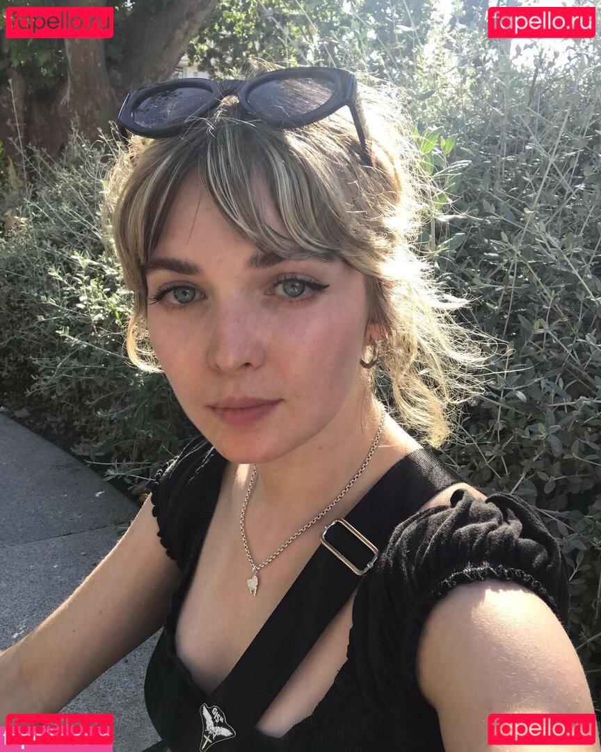 37521291 / Meg Mills / carecharmer Onlyfans Photo Gallery 