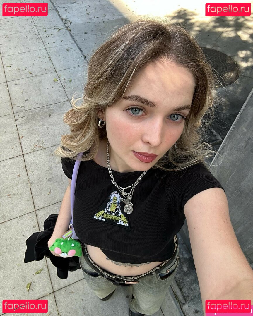 37521291 / Meg Mills / carecharmer Onlyfans Photo Gallery 