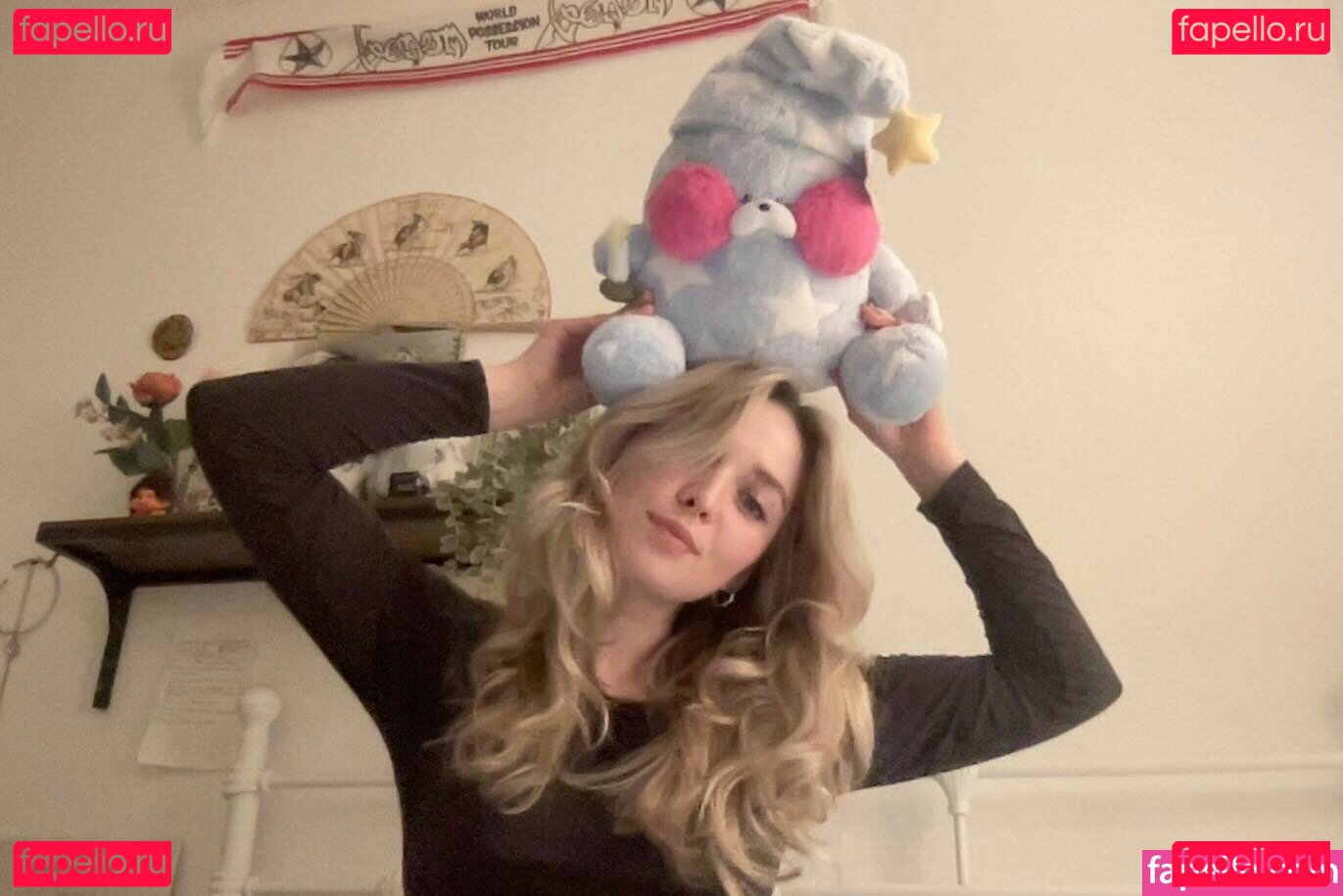 37521291 / Meg Mills / carecharmer Onlyfans Photo Gallery 