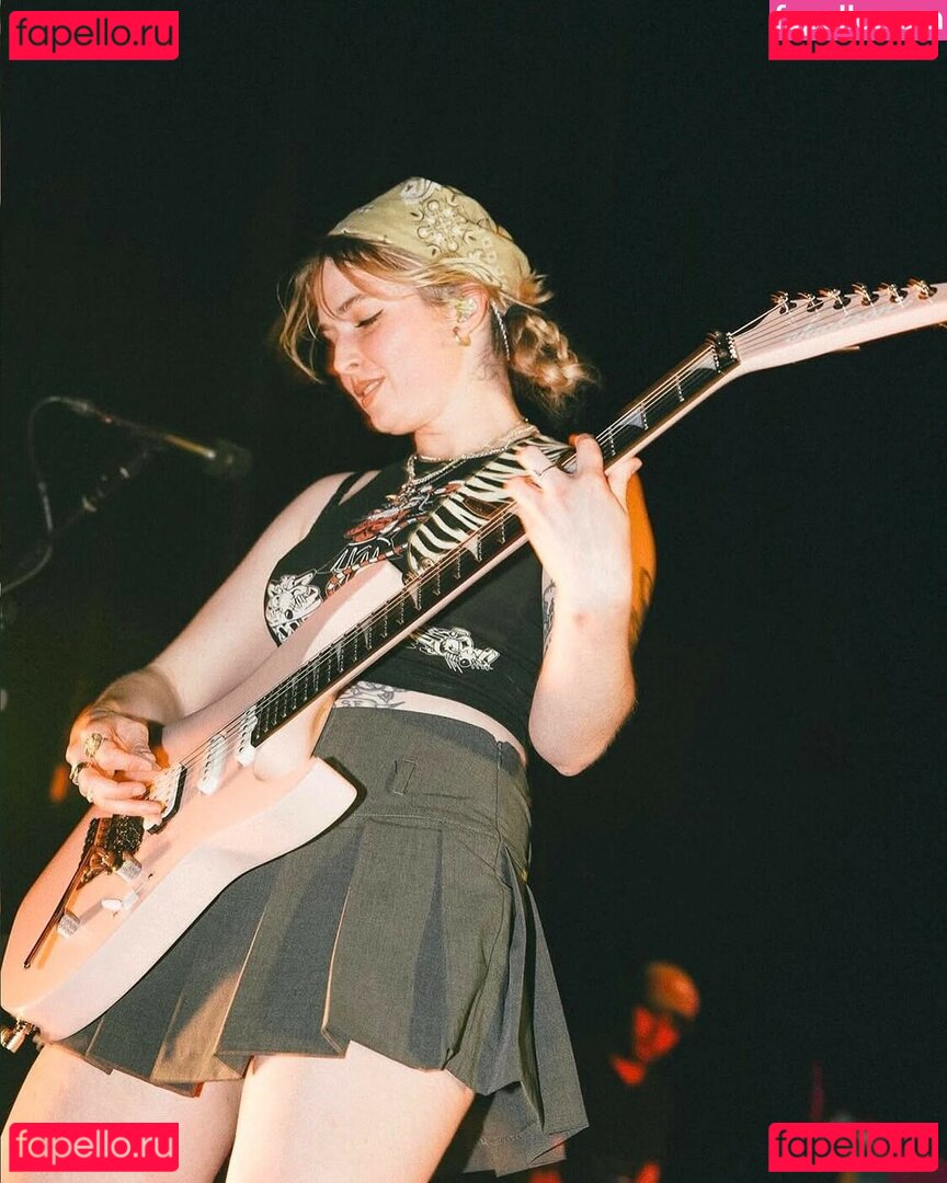 37521291 / Meg Mills / carecharmer Onlyfans Photo Gallery 