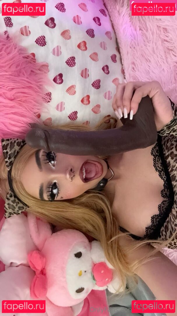 lapbrat / lapbrat zowey spittykitten poutikitty Onlyfans Photo Gallery 