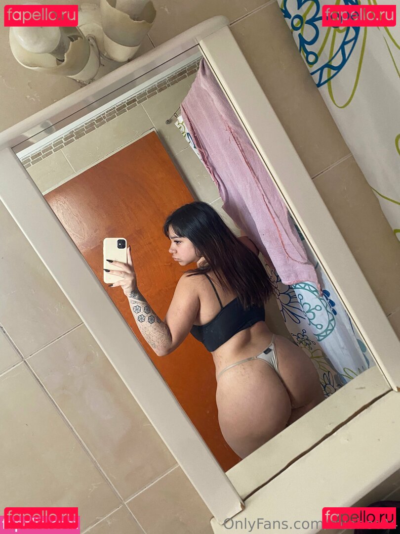 mia04.4.x / miahot04 Onlyfans Photo Gallery 