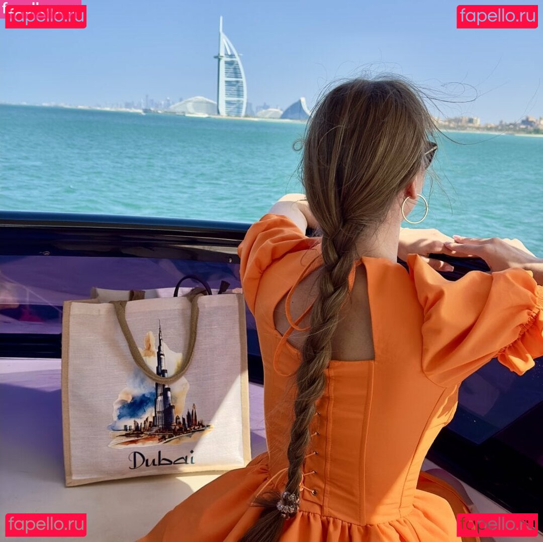 kisskarina Onlyfans Photo Gallery 