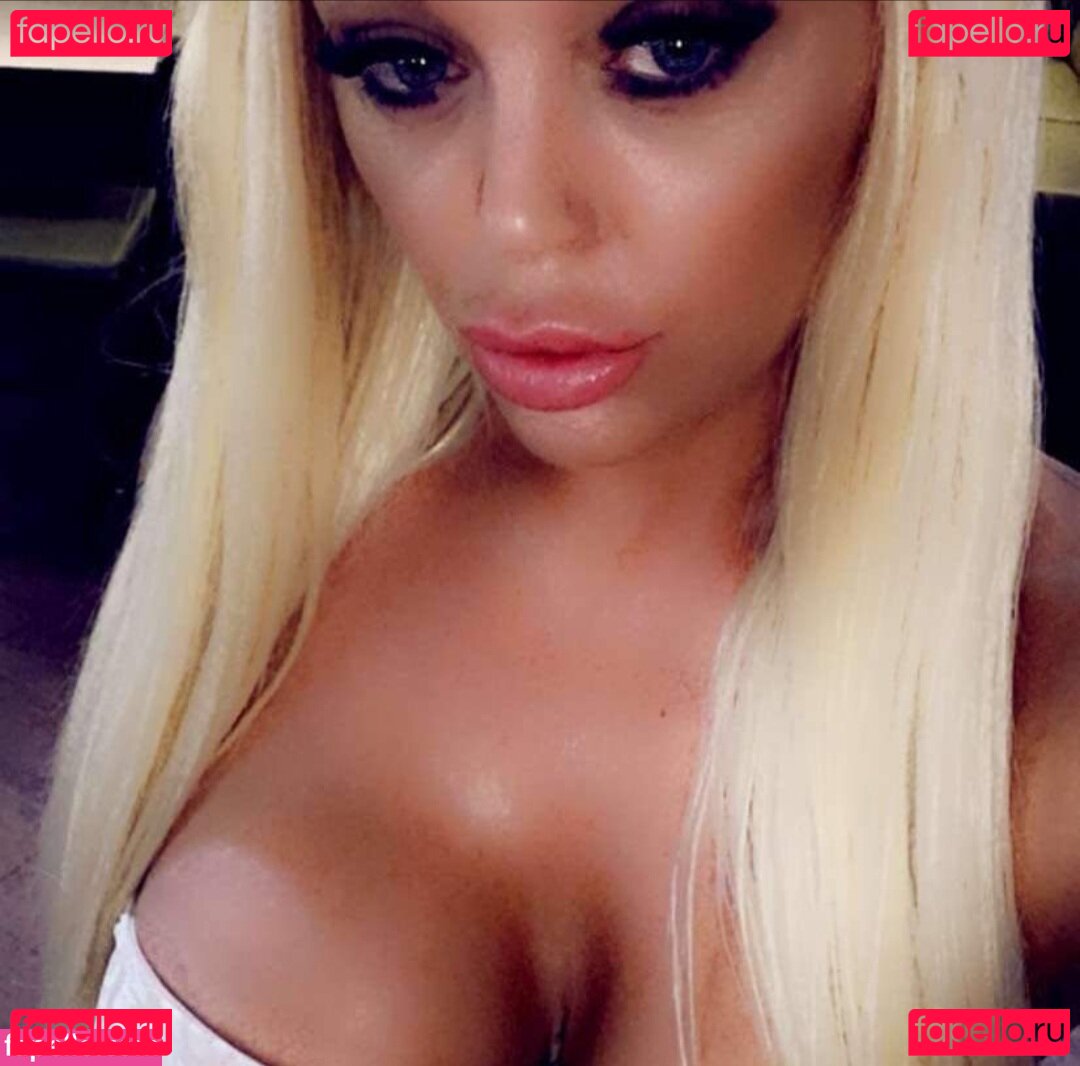 Vikki Blendell / vblendell / vbwardrobe Onlyfans Photo Gallery 