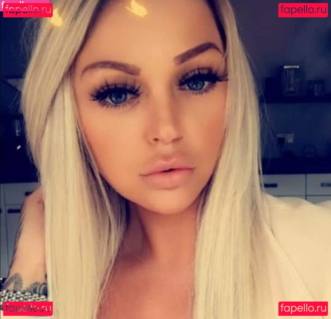 Vikki Blendell / vblendell / vbwardrobe Onlyfans Photo Gallery 