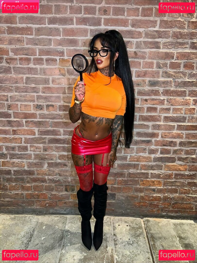 Vikki Blendell / vblendell / vbwardrobe Onlyfans Photo Gallery 