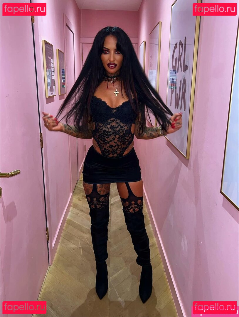 Vikki Blendell / vblendell / vbwardrobe Onlyfans Photo Gallery 