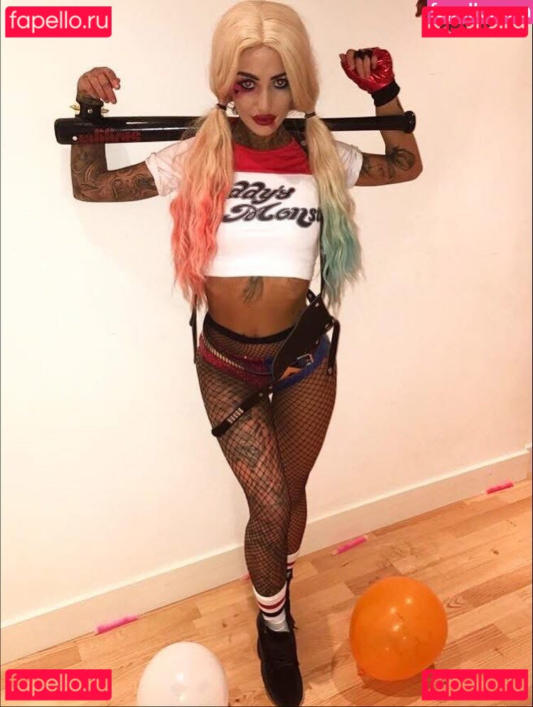 Vikki Blendell / vblendell / vbwardrobe Onlyfans Photo Gallery 