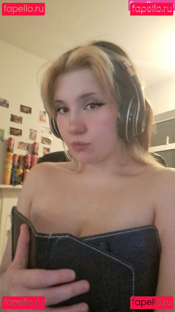 aest.does / aestdoes Onlyfans Photo Gallery 