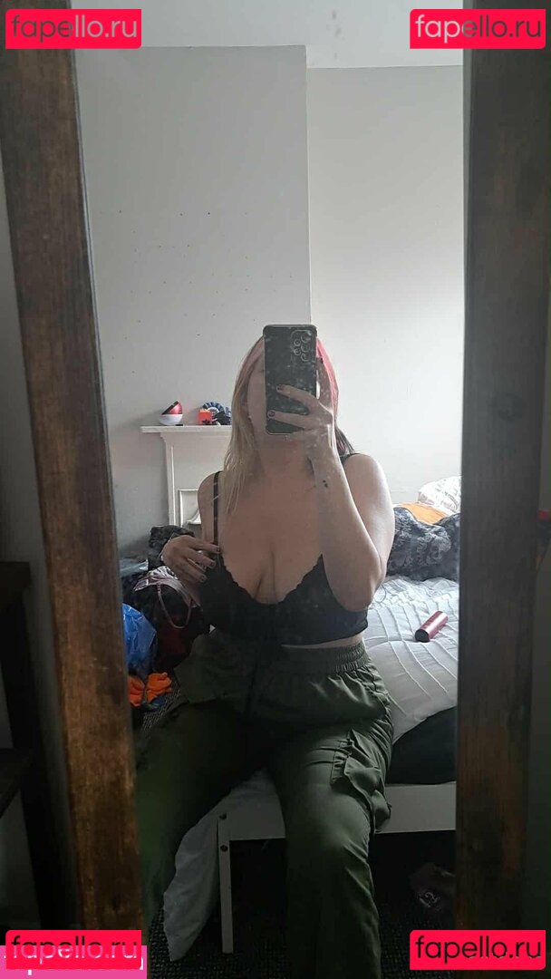 aest.does / aestdoes Onlyfans Photo Gallery 