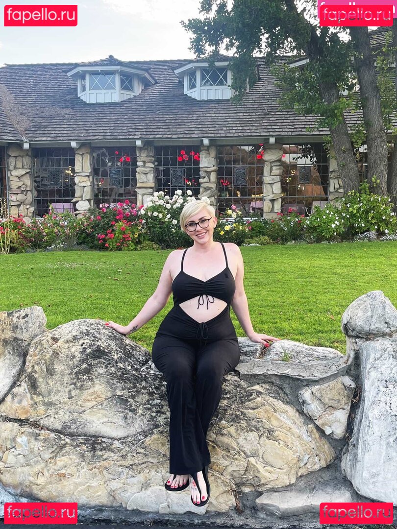 https: / madam_genevieve / madamgenevieve Onlyfans Photo Gallery 