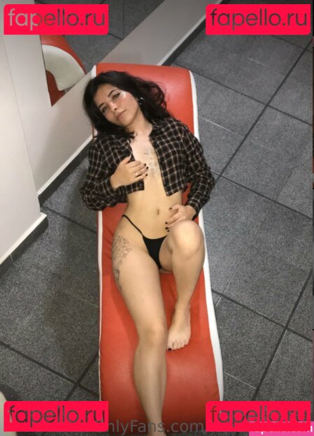 la.pelinegra / lapelinegra1 Onlyfans Photo Gallery 