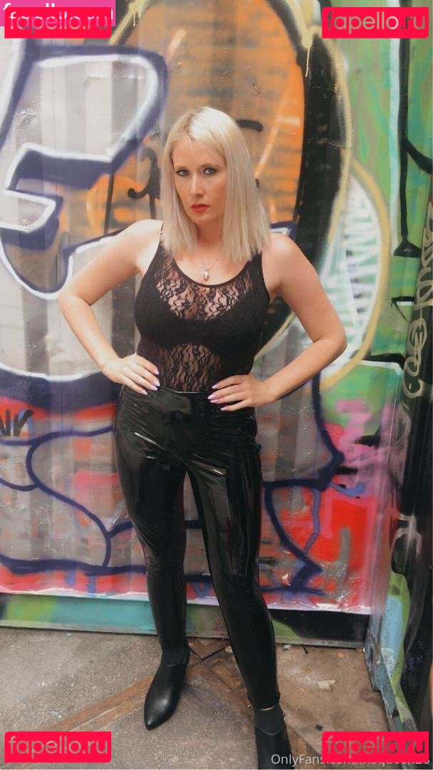 irisqueen28 / irisqueenfan Onlyfans Photo Gallery 