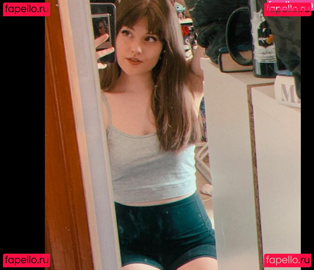 auroraiskira / kingauratv Onlyfans Photo Gallery 