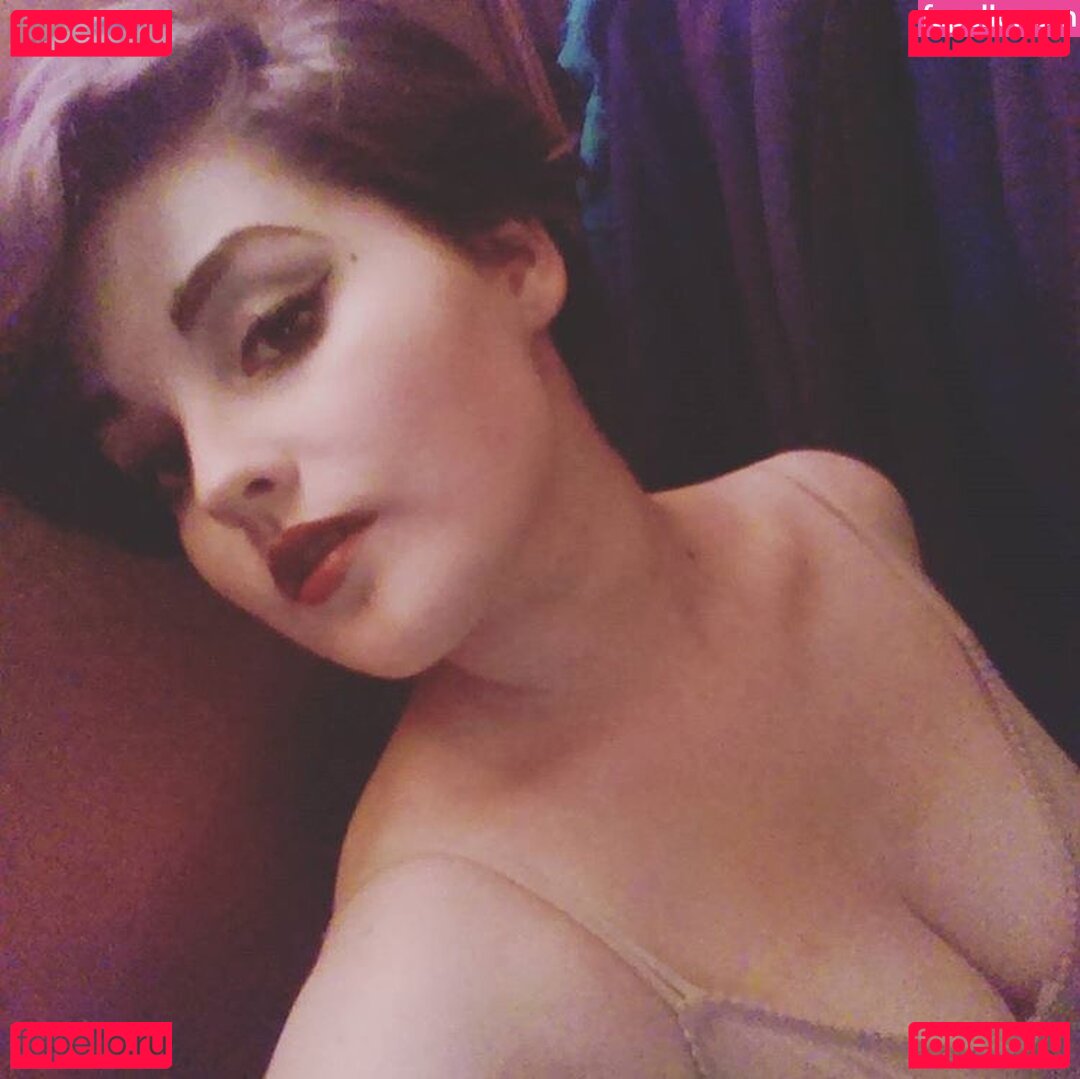 auroraiskira / kingauratv Onlyfans Photo Gallery 