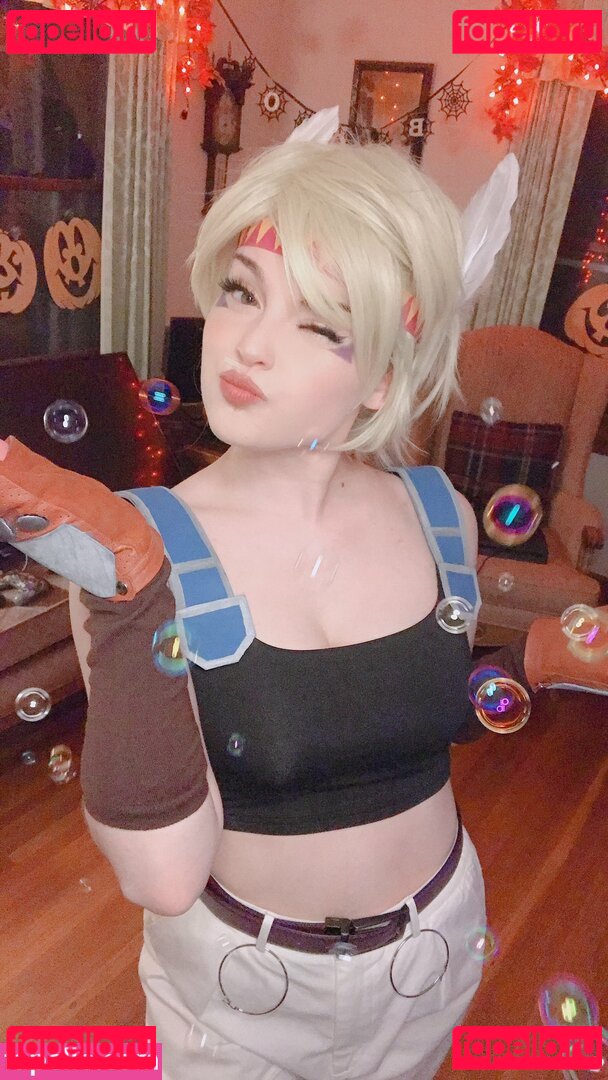 auroraiskira / kingauratv Onlyfans Photo Gallery 