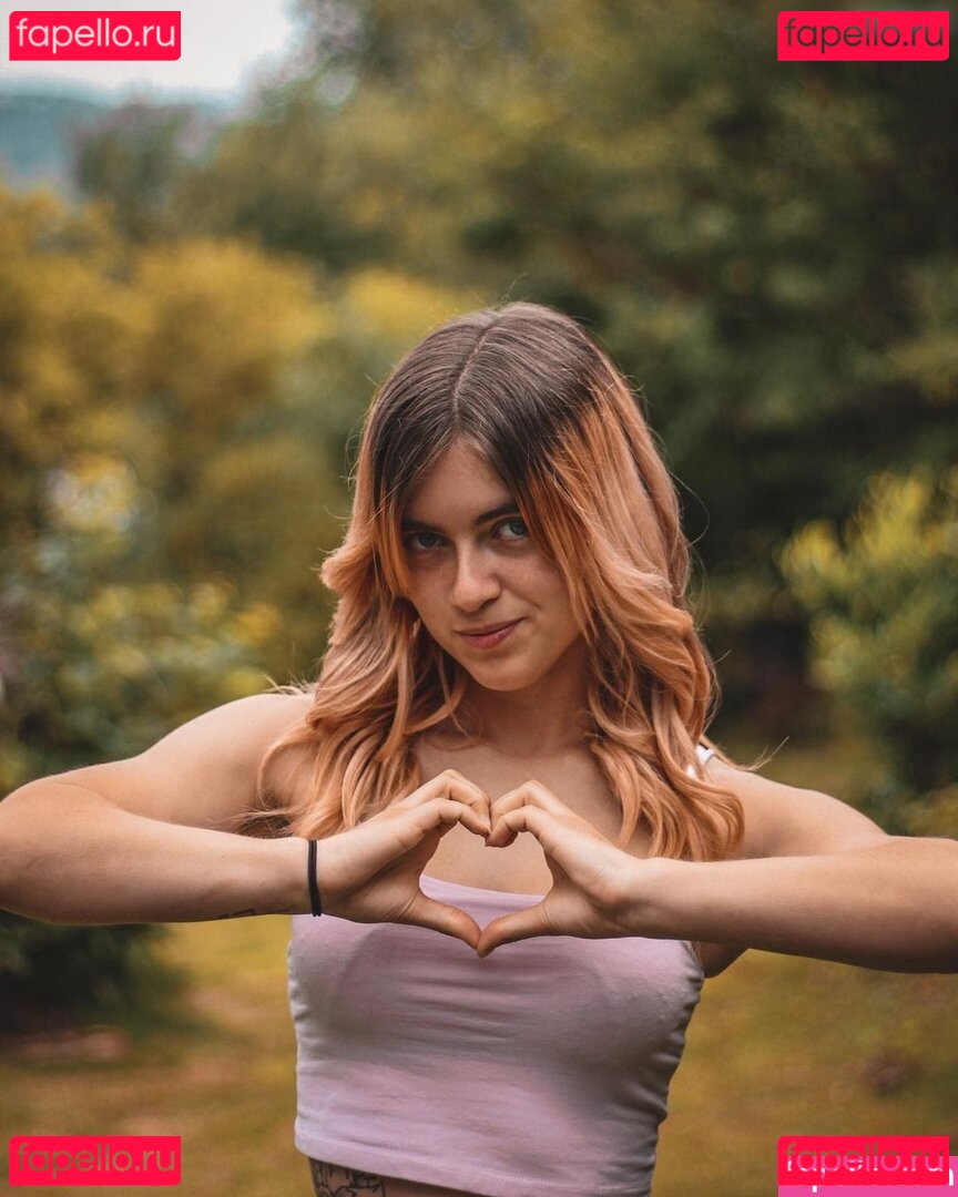 Thisislina / benzundbella Onlyfans Photo Gallery 