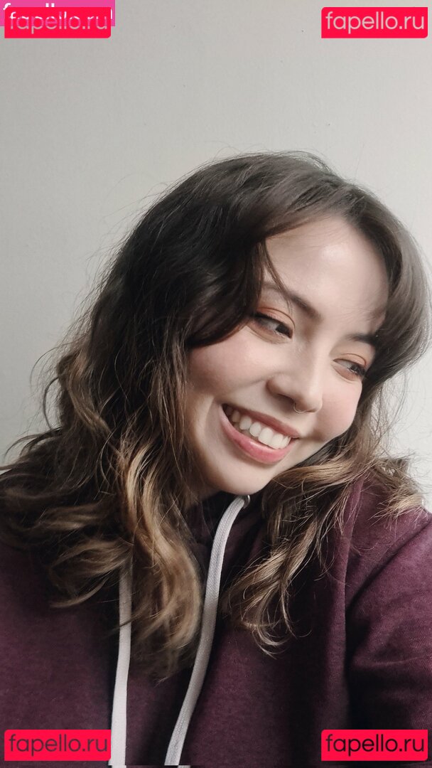 Goddess Mell / https: / mellowish / xmellowishx Onlyfans Photo Gallery 