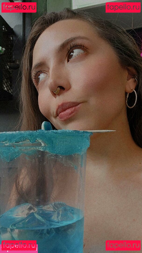 Goddess Mell / https: / mellowish / xmellowishx Onlyfans Photo Gallery 