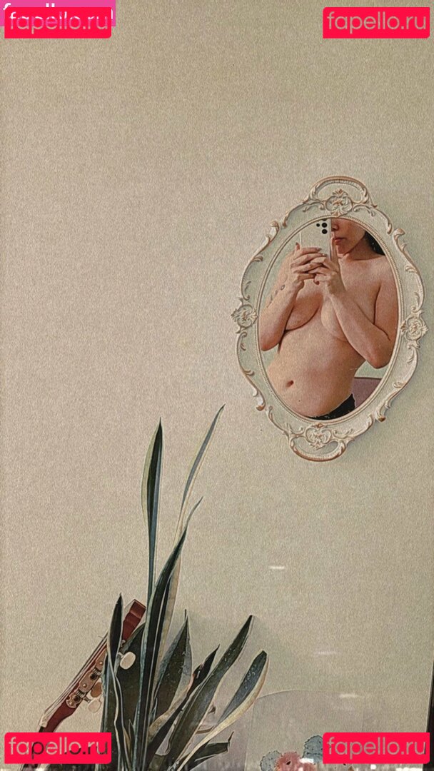 Goddess Mell / https: / mellowish / xmellowishx Onlyfans Photo Gallery 