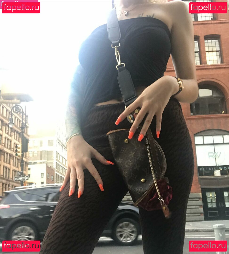 Stephanie Adele / https: / sadelesthesiren Onlyfans Photo Gallery 