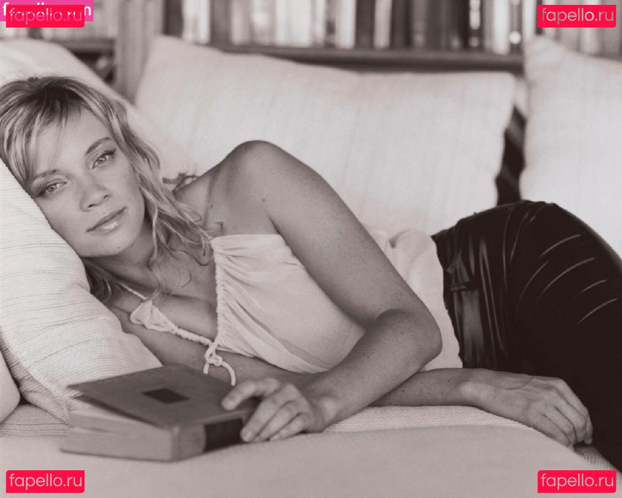 Amy Smart Onlyfans Photo Gallery 