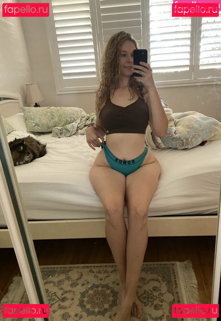 RoxyTall Onlyfans Photo Gallery 