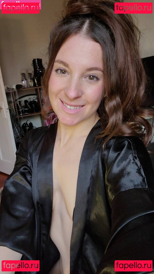 Lisa Banks / lisabanks / sailor_pole Onlyfans Photo Gallery 