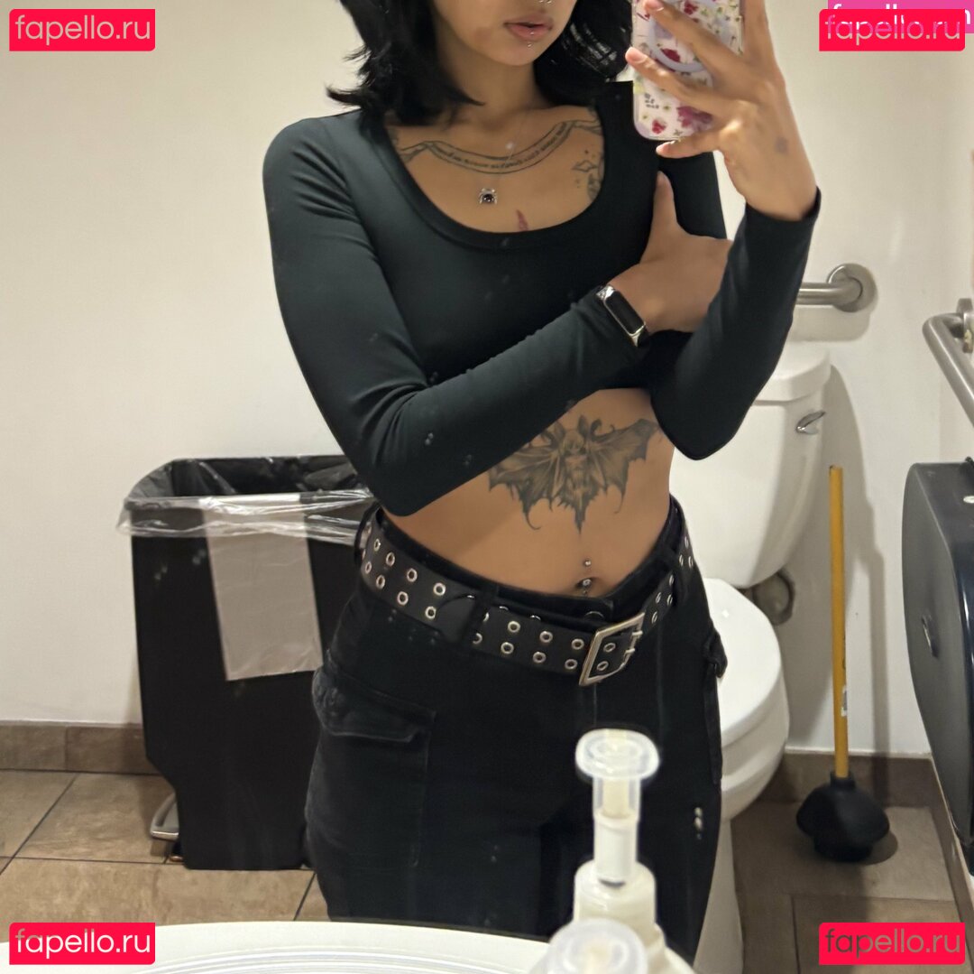 sc0rpi0sunxx / unklemj Onlyfans Photo Gallery 