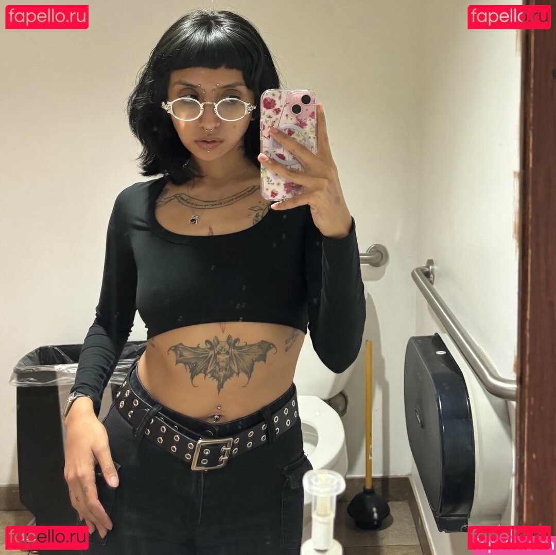 sc0rpi0sunxx / unklemj Onlyfans Photo Gallery 