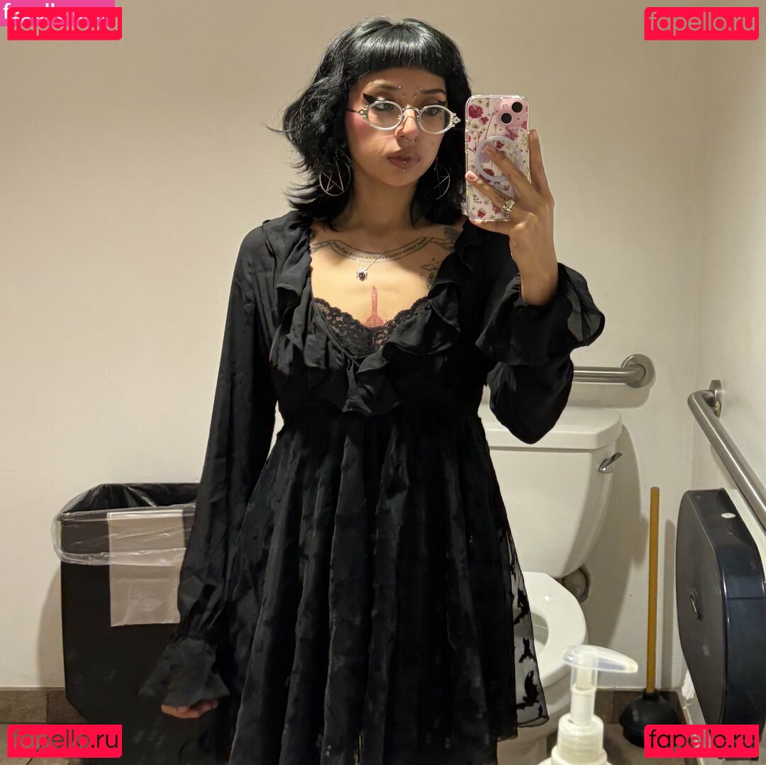 sc0rpi0sunxx / unklemj Onlyfans Photo Gallery 